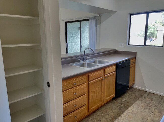 Building Photo - 2182 N Pantano Rd