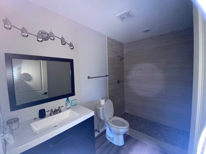 Bathroom 2 - 714 Ross Ave