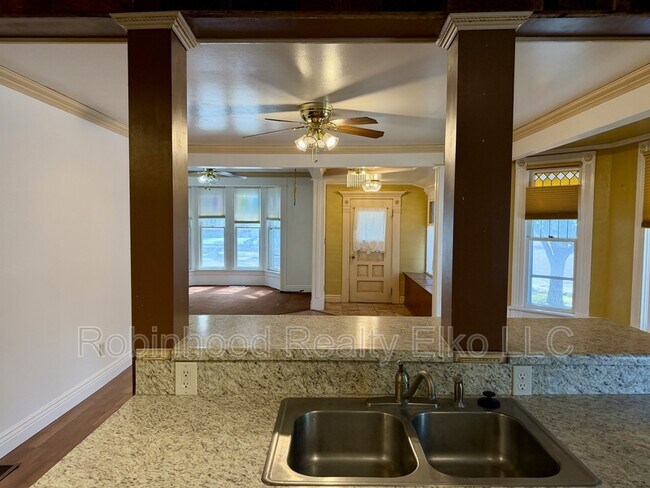 Building Photo - 698 4th St
