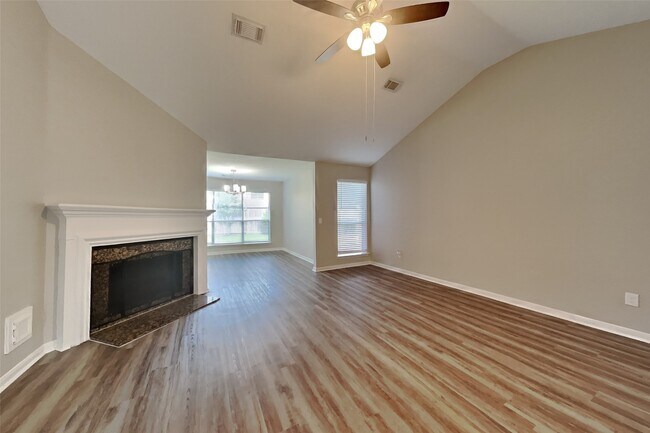 Building Photo - 19018 Oakway Dr