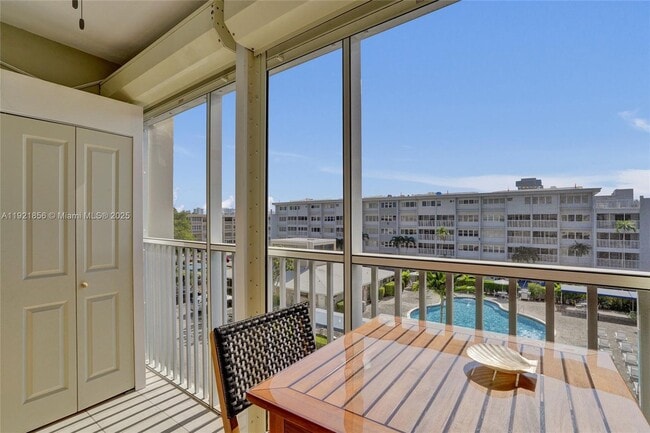 Building Photo - 330 SE 2nd St