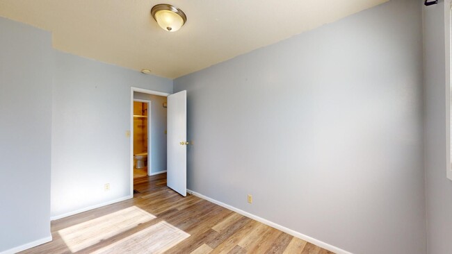 Building Photo - Available Now! 3 Bedroom Duplex, Quiet Nei...