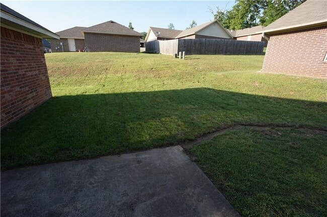 Building Photo - 3 Bedroom 2 Bath House, Total Electric, Tw...
