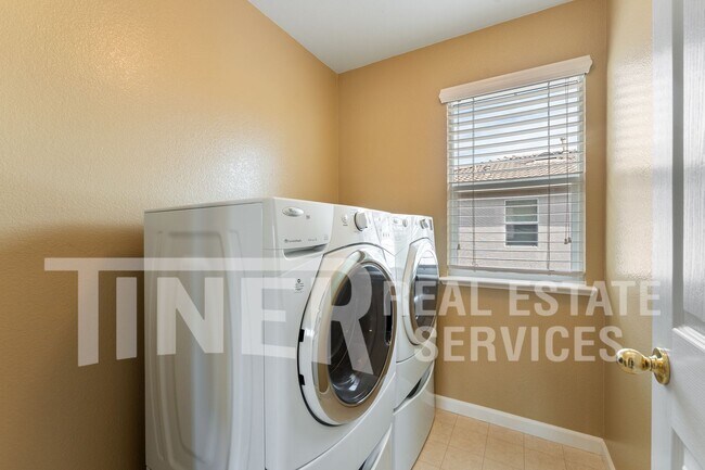 Building Photo - 35 Sabre Ct