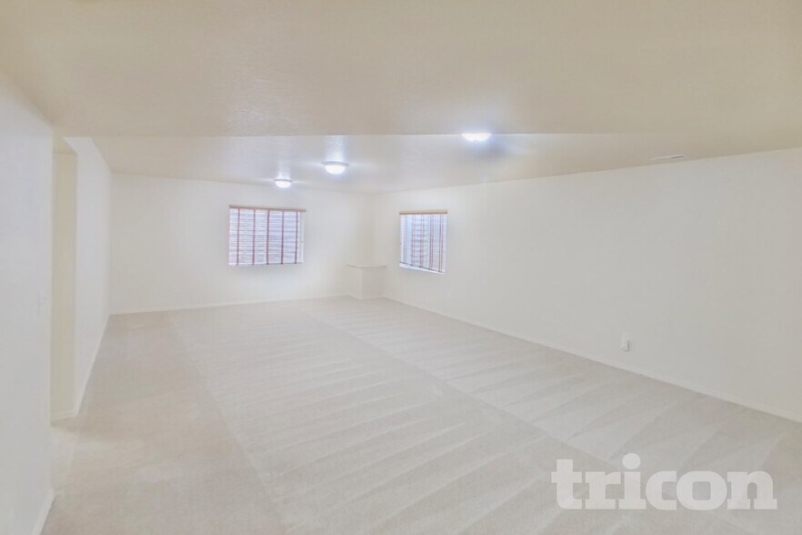 Building Photo - 5425 Barnstormers Ave