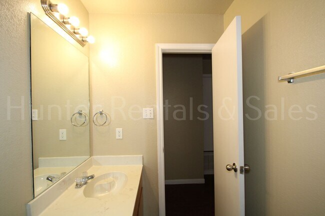 Building Photo - Awesome Duplex in Harker Heights