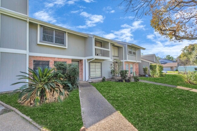 Building Photo - 5837 W Sunforest Dr