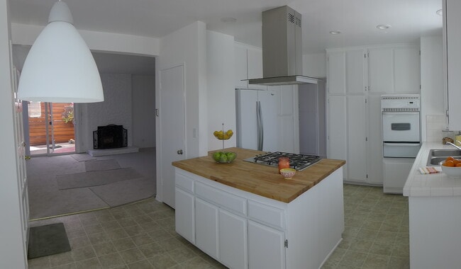 Building Photo - 2802 Ingleside Dr