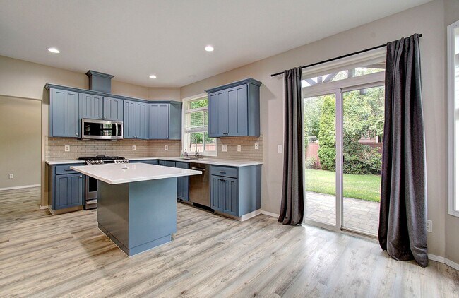Building Photo - Large 2 Story 4bd 2.5ba Home in Vancouver