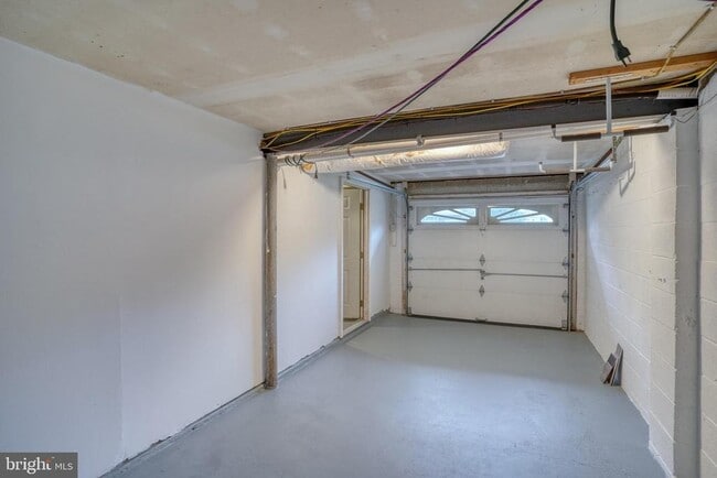Building Photo - 124 Hilldale Ct