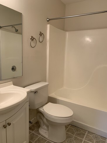 Building Photo - 1077 Shady Hollow Dr