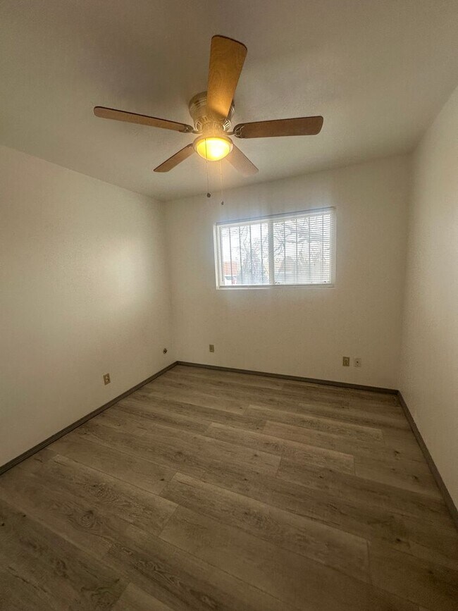 Building Photo - Welcome to this charming 3-bedroom, 2-bathroom home located in Albuquerque, NM