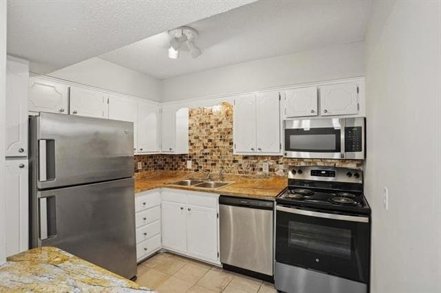 Building Photo - 2700 Whitney Pl