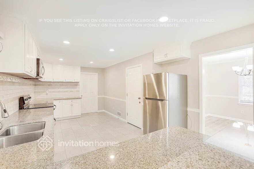 Building Photo - 1734 Lamancha Dr NW