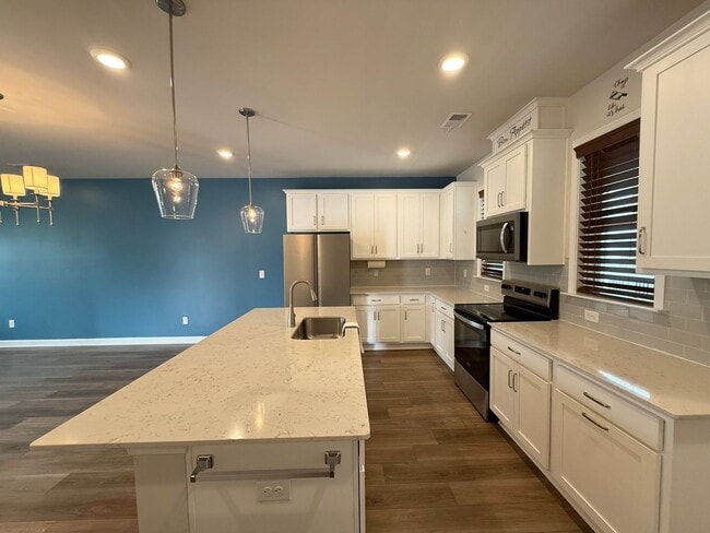 Building Photo - Move In Ready Townhome in Marshview Commons