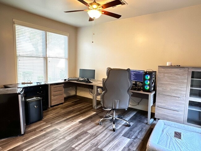 Building Photo - HIGHLY DESIRABLE AND SPACIOUS HOME FULLY EQUIPPED WITH SOLAR PANELS + LANDSCAPING INCLUDED