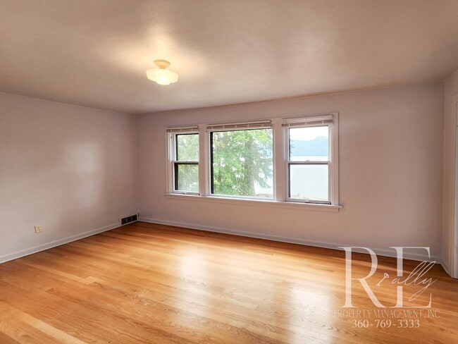 Building Photo - Waterfront Tudor | Private, Vintage Charm with Casita