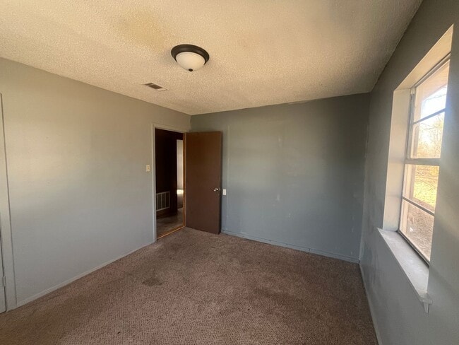 Building Photo - bed 1.5 Bath in Ward