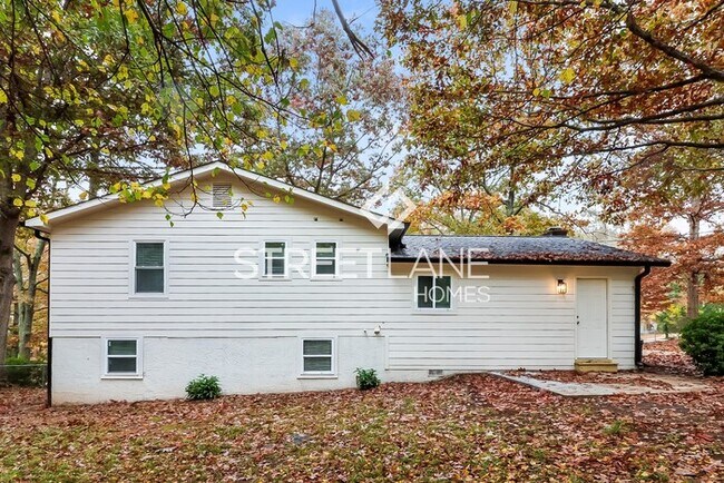 Building Photo - FIRST FULL MONTH OFF WITH 13 MONTH LEASE