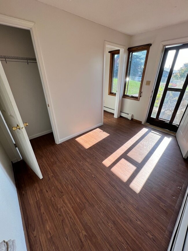 Building Photo - 123 E Ninth St