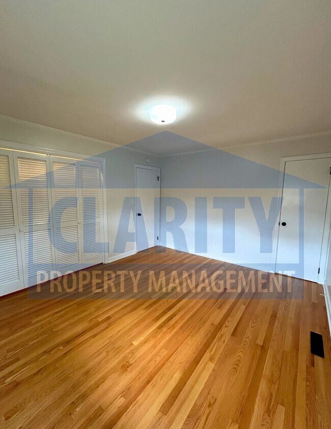 Building Photo - Charming 3-Bedroom Home in Central Cleveland