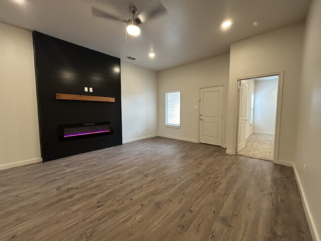 Building Photo - Brand New Duplex in Frenship East!