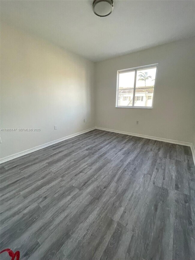 Building Photo - 1636 SE 30th St