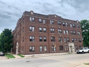 Building Photo - 130 Forest Ave