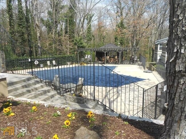 Building Photo - 5155 Roswell Rd NE