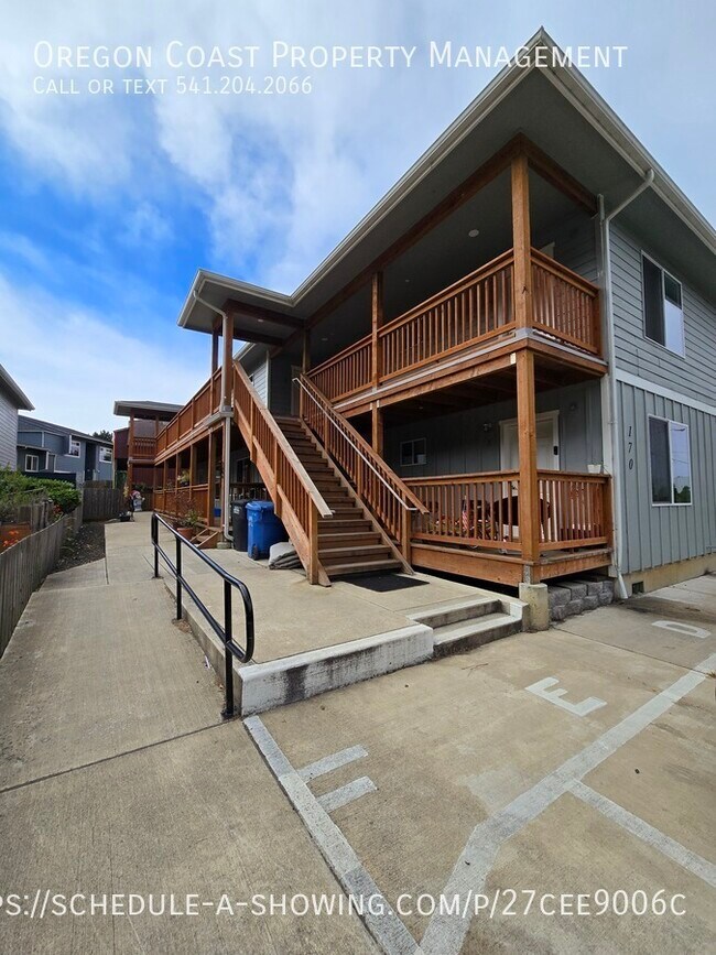 Building Photo - 170 SW Strawberry Ln