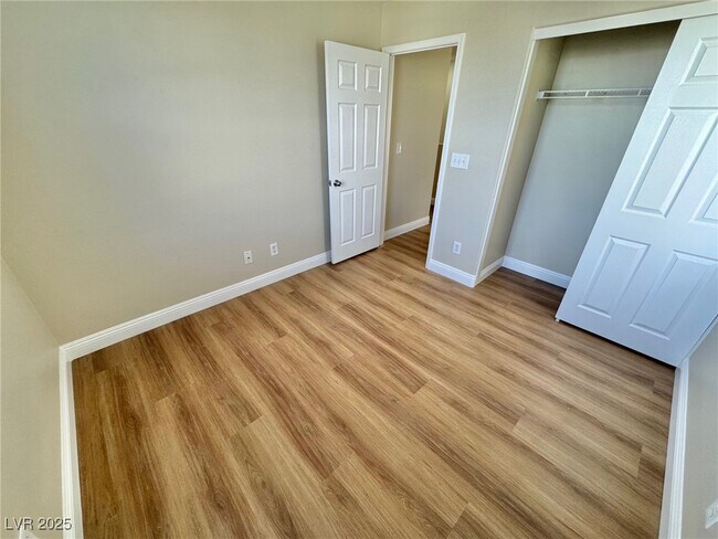 Building Photo - 10992 Scotch Rose St