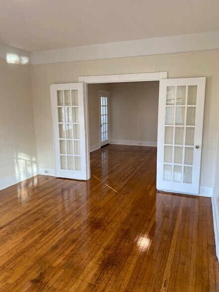 dining - 5710 Willow St