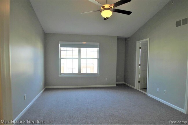 Building Photo - 3243 Camden Dr
