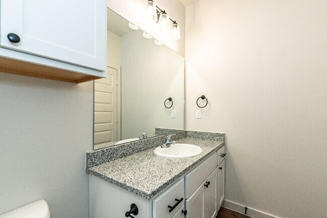 Building Photo - 1006 N 7th St