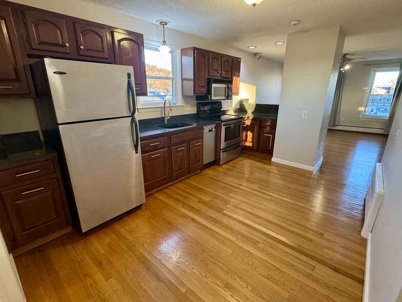 Primary Photo - 34 Almont St