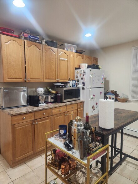 Building Photo - 20 Magoun St