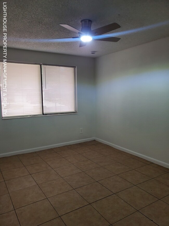 Building Photo - Charming 4 Bed/2 Bath Home!