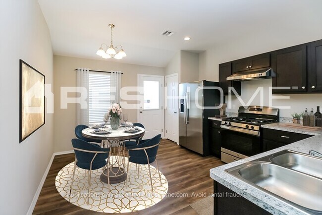 Building Photo - 916 Klare Ln