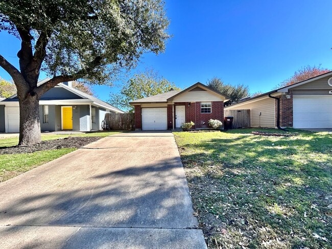 Building Photo - Bright and Comfortable 3BR/2BA Home with Garage & Backyard