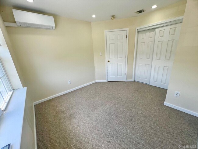 Building Photo - 60 Peach Pl