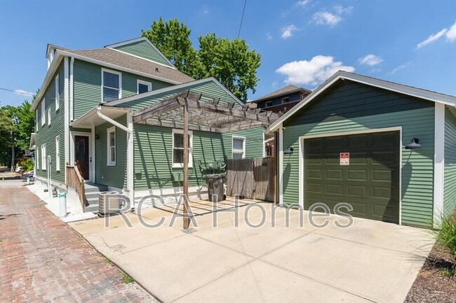 Building Photo - 613 E New York St