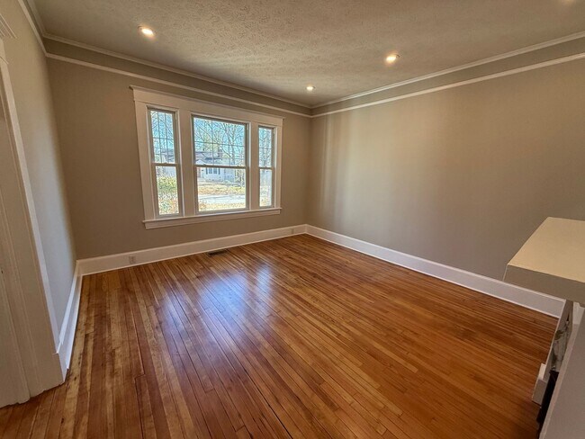 Building Photo - 4 Bedroom Fully Remodeled House Located in Five Points!