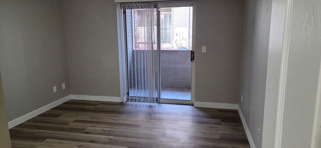 Building Photo - 1 bed 1 bath condo with 650 sf. with detached garage off Jewell and Sheridan