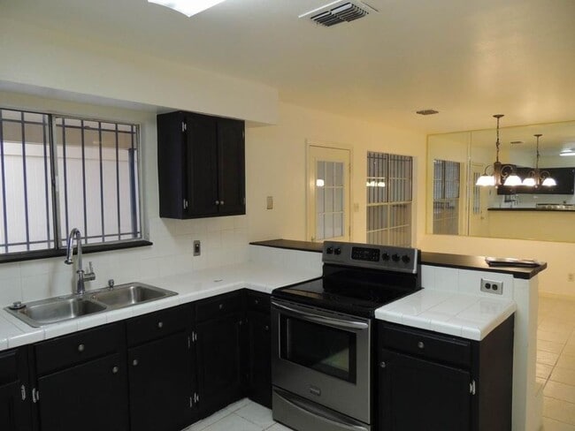 Building Photo - 8870 Kempwood Dr