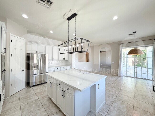 Building Photo - 12908 W Sierra Vista Dr