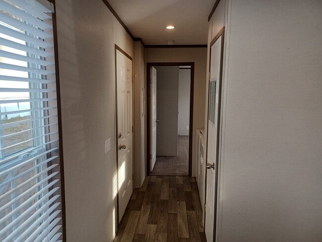 Building Photo - 211 Magnolia Pl