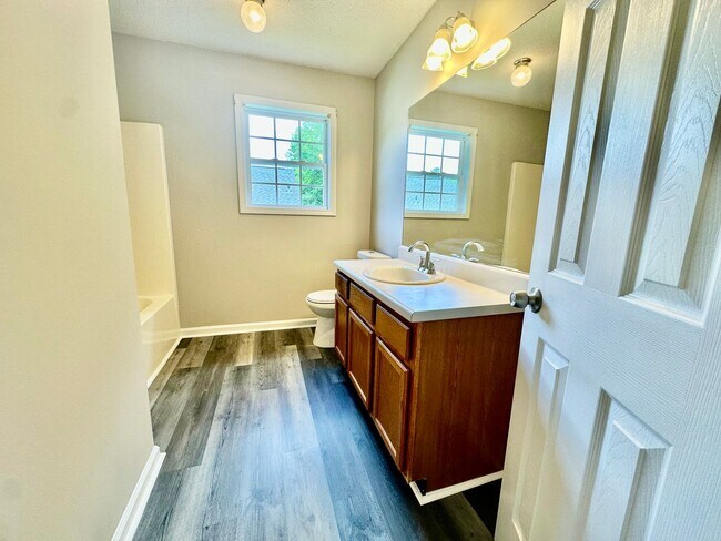 Building Photo - Villa Rica Rental