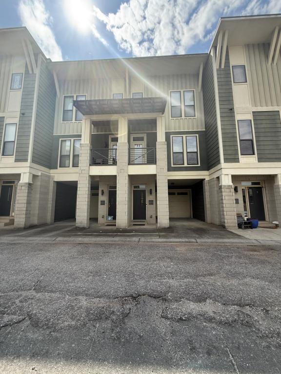 Building Photo - 2976 Textile Way