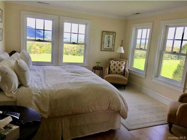 Building Photo - 162 Amenia Union Rd