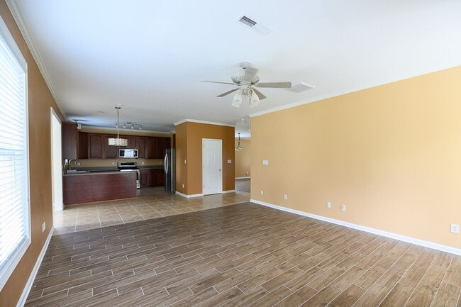 Building Photo - 2000 Lannigan Dr